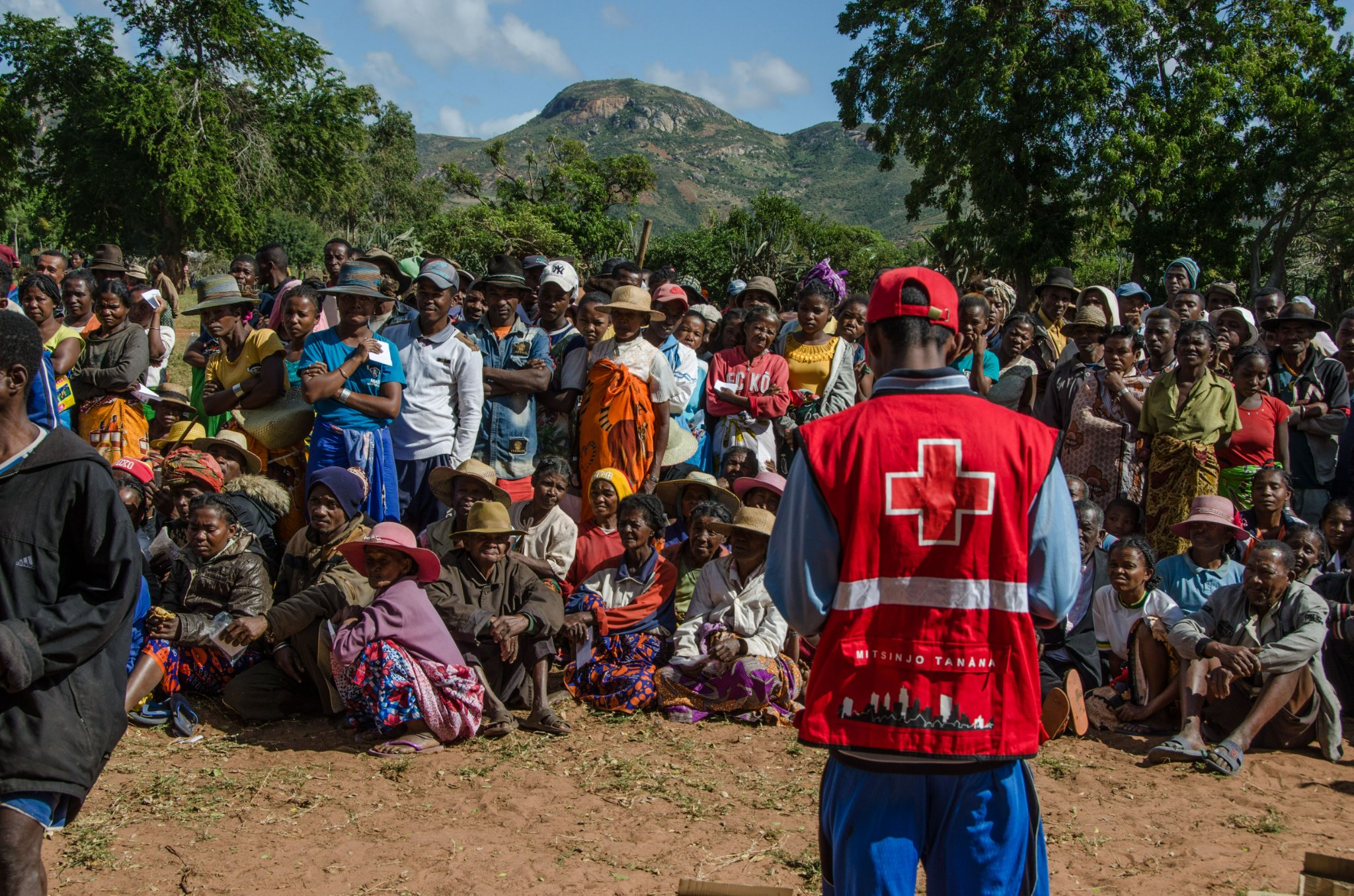 Distribution kits wash grâce au projet d'Urgence Sud de la Croix-Rouge Malagasy